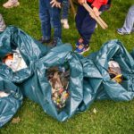 Freiwillige in Klein-Auheim reinigen Stadtteil beim hessenweiten Frühlingsputz