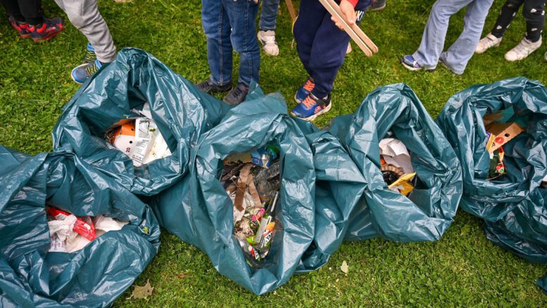 Freiwillige in Klein-Auheim reinigen Stadtteil beim hessenweiten Frühlingsputz Freiwillige in Klein-Auheim reinigen Stadtteil beim hessenweiten Frühlingsputz