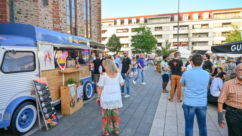 Hanau eröffnet Open Air Saison mit Feierabendmarkt und Schmuckausstellung Hanau eröffnet Open Air Saison mit Feierabendmarkt und Schmuckausstellung