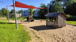 Hanau reinigt Sandflächen auf Spielplätzen, in Kitas und Schulen