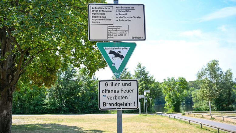 Hanau untersagt offenes Grillen und Lagerfeuer in öffentlichen Anlagen wegen erhöhter Brandgefahr