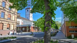 Letzte Arbeiten am Johanneskirchplatz: Ramsaystraße wird für Asphaltierung und neue Fahrradstellplätze kurzzeitig gesperrt