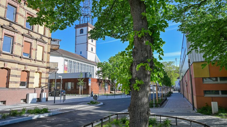 Letzte Arbeiten am Johanneskirchplatz: Ramsaystraße wird für Asphaltierung und neue Fahrradstellplätze kurzzeitig gesperrt