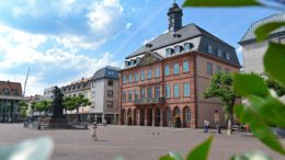 Neustädter Rathaus zeigt Lebensrealitäten von Menschen mit Suchterkrankung Neustädter Rathaus zeigt Lebensrealitäten von Menschen mit Suchterkrankung