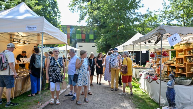 Schlossgarten Hanau wird vier Tage Treffpunkt für Winzer, Musiker und Kunsthandwerk