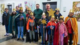 Sternsinger überbringen Segenszeichen im Hanauer Rathaus und thematisieren Kinderarbeit in Bangladesch Sternsinger überbringen Segenszeichen im Hanauer Rathaus und thematisieren Kinderarbeit in Bangladesch