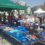 Tauschmarkt in Hanau: Pflanzen, Kleidung und Mitmachstände auf dem Kirchenplatz