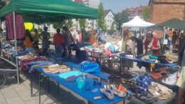 Tauschmarkt in Hanau: Pflanzen, Kleidung und Mitmachstände auf dem Kirchenplatz Tauschmarkt in Hanau: Pflanzen, Kleidung und Mitmachstände auf dem Kirchenplatz